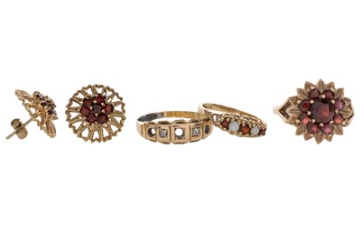 Lot 705 - DRESS RING