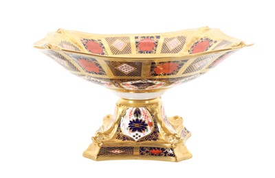 Lot 1580 - ROYAL CROWN DERBY, COMPORT