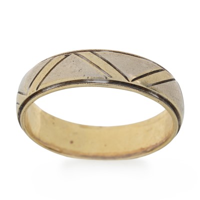 Lot 720 - GOLD BAND