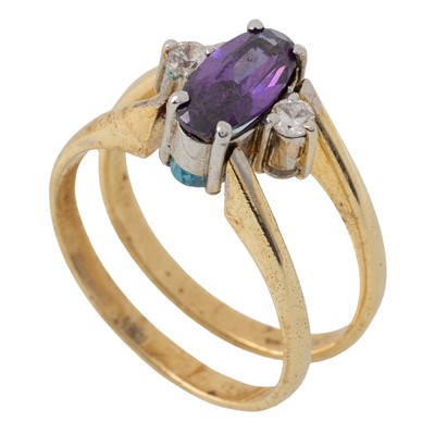 Lot 725 - GEM SET SWIVEL RING