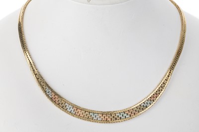 Lot 726 - GOLD NECKLACE