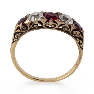 Lot 728 - VICTORIAN BOAT RING