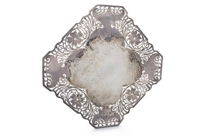 Lot 124 - ELIZABETH II SILVER TRAY