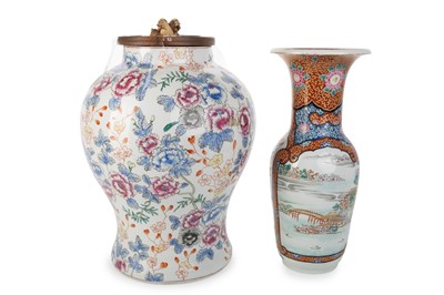 Lot 859 - CHINESE FAMILLE ROSE VASE