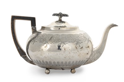 Lot 161 - GEORGE III SILVER TEAPOT