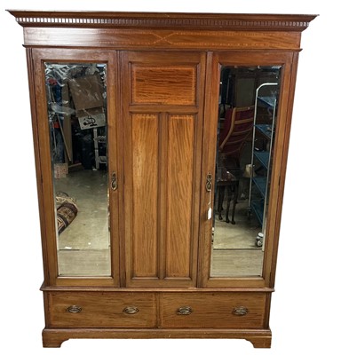 Lot 141 - MAHOGANY WARDROBE AND DRESSING CHEST