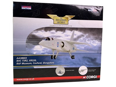 Lot 172 - GROUP OF LARGE CORGI MODEL AEROPLANES