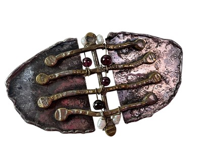 Lot 326 - CONTEMPORARY SILVER BROOCH
