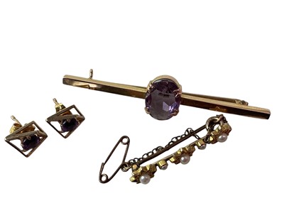 Lot 328 - GOLD BAR BROOCH