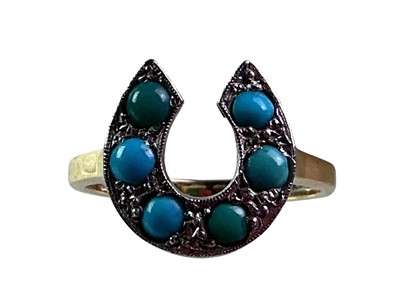 Lot 334 - TURQUOISE HORSESHOE RING