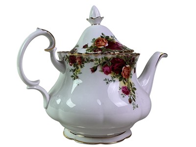 Lot 261 - ROYAL ALBERT 'OLD COUNTRY ROSES' PART DINNER AND TEA SERVICE