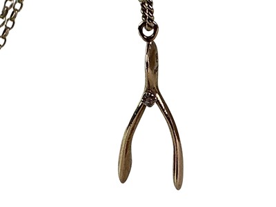 Lot 353 - GOLD WISHBONE PENDANT ON CHAIN