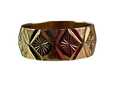 Lot 337 - GOLD WEDDING BAND