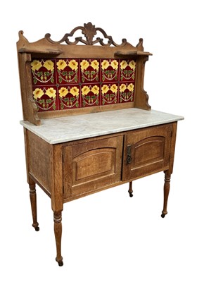 Lot 403 - VICTORIAN OAK WASHSTAND