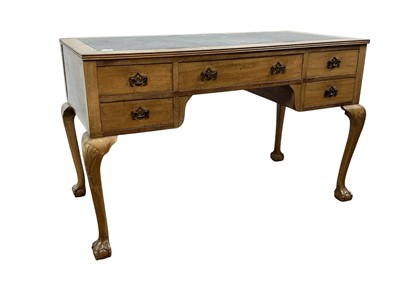 Lot 424 - MAHOGANY DESK