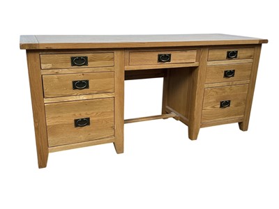 Lot 286 - OAK KNEEHOLE DESK