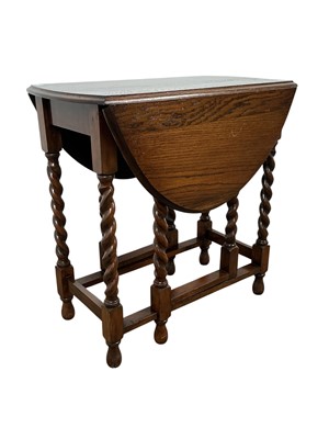 Lot 459 - GEORGE V OAK GATE LEG TABLE
