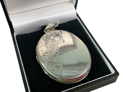 Lot 528 - SILVER LOCKET ON CHAIN AND OTHER ITEMS