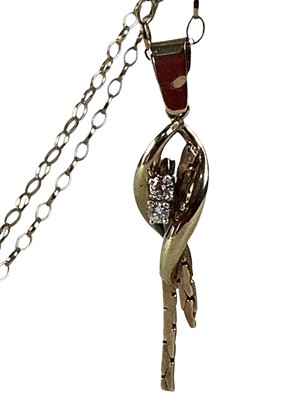 Lot 529 - DIAMOND PENDANT ON CHAIN