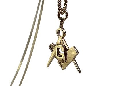 Lot 531 - GOLD MASONIC PENDANT ON CHAIN