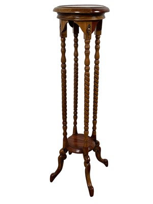 Lot 542 - TEAK TORCHERE