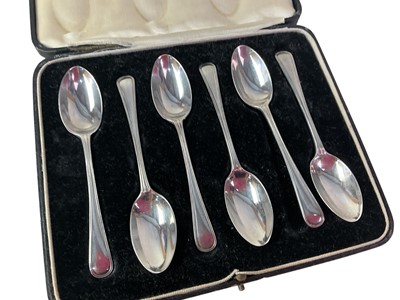 Lot 299 - SET OF SIX GEORGE V SILVER TEASPOONS
