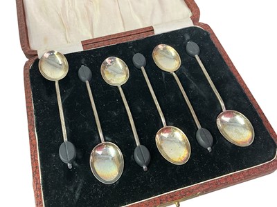 Lot 608 - SET OF SIX EDWARD VII SILVER 'COFFEE BEAN' SPOONS
