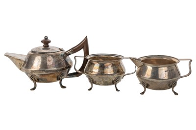 Lot 186 - GEORGE V SILVER THREE PIECE TEA SERVICE
