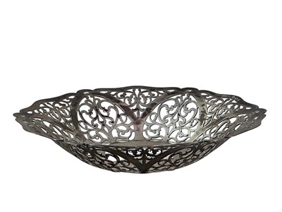 Lot 599 - GEORGE V SILVER BONBON DISH