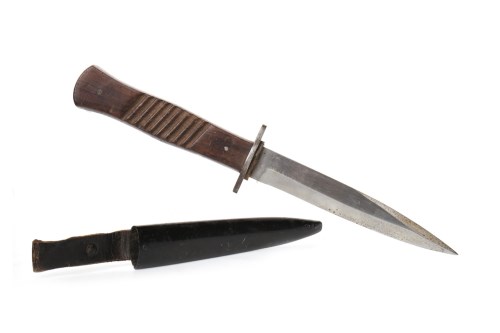 Lot 1607 - WWI GERMAN NAHKAMPFMESSER by Gottlieb...